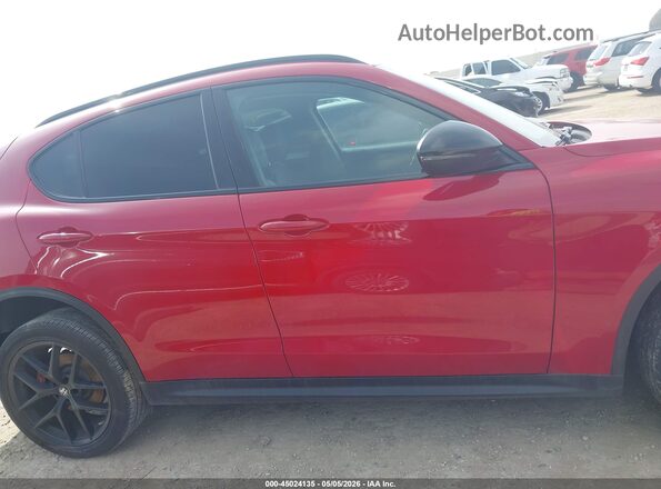 ZASPAJAN1L7C91252 2020 ALFA ROMEO STELVIO Red Widok wnętrza 360 stopni