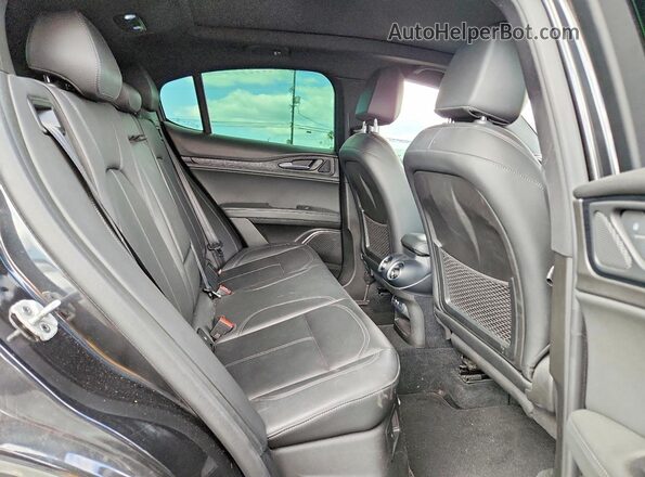 ZASPAJAN1N7D38086 2022 ALFA ROMEO STELVIO Black Rear interior view