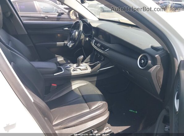 ZASPAJAN6M7C98232 2021 ALFA ROMEO STELVIO Белый Вид салона спереди