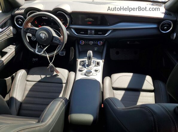 ZASPAKAN2S7D99741 2025 ALFA ROMEO STELVIO Black Widok deski rozdzielczej