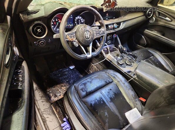 ZASPAKBN0K7C43356 2019 ALFA ROMEO STELVIO Gray Dashboard view