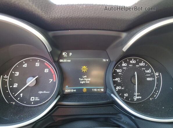 ZASPAKBN1L7C76934 2020 ALFA ROMEO STELVIO Red Vista del cuadro de instrumentos