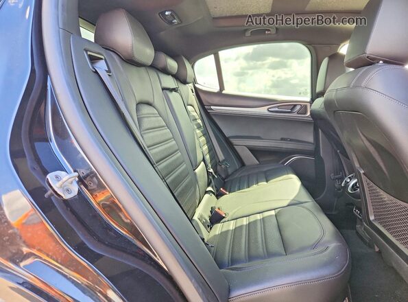 ZASPAKBN2N7D24704 2022 ALFA ROMEO STELVIO Black Vista interior trasera