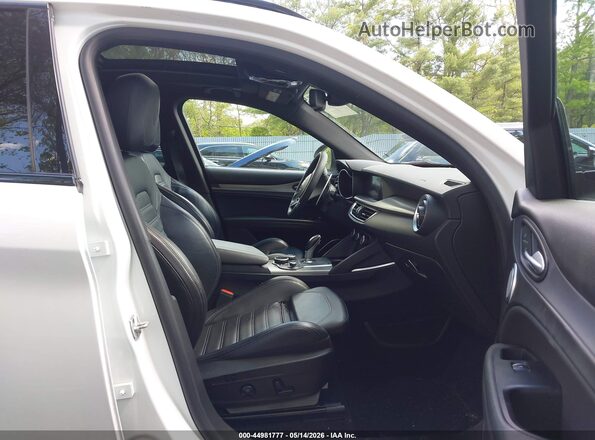 ZASPAKBN3K7C65738 2019 ALFA ROMEO STELVIO White Սալոնի դիմացի տեսք