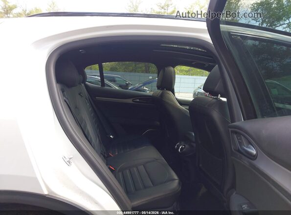 ZASPAKBN3K7C65738 2019 ALFA ROMEO STELVIO White VIN կոդի պիտակի տեսք