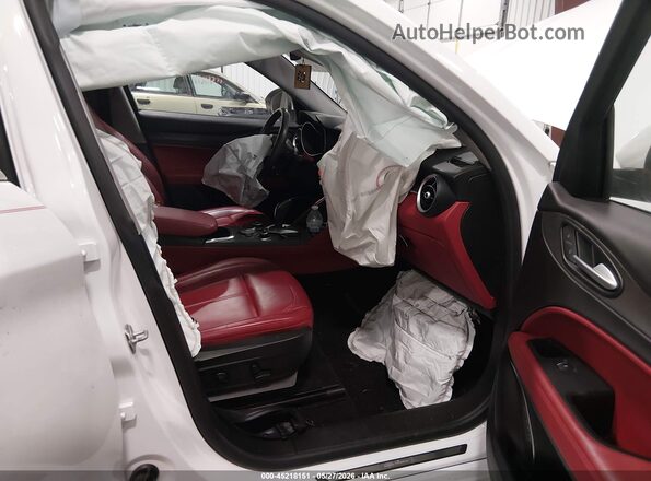 ZASPAKBN3M7D01267 2021 ALFA ROMEO STELVIO White Widok wnętrza z przodu