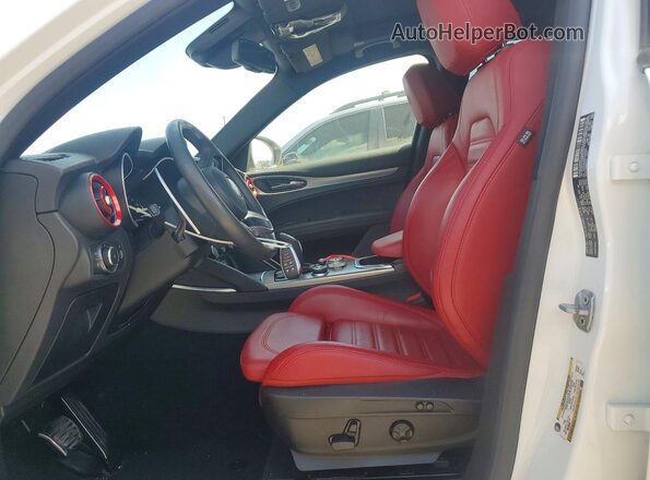 ZASPAKBN4P7D55021 2023 ALFA ROMEO STELVIO White Вид салону спереду