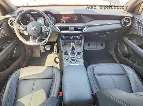 ZASPAKBN7P7D59189 2023 ALFA ROMEO STELVIO Gray Vista del salpicadero