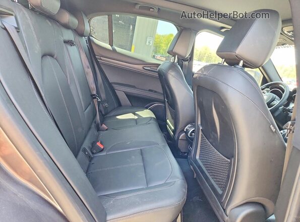 ZASPAKBN7P7D59189 2023 ALFA ROMEO STELVIO Gray Vista interior trasera