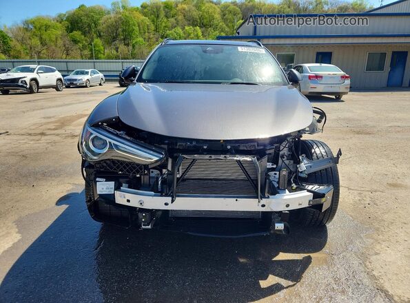ZASPAKBN7P7D59189 2023 ALFA ROMEO STELVIO Gray Vista frontal