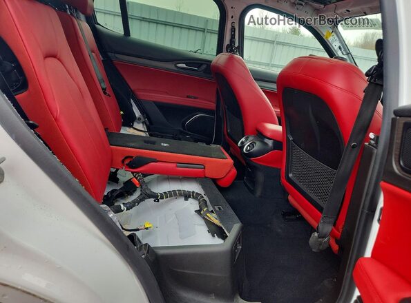 ZASPAKBNXM7D19930 2021 ALFA ROMEO STELVIO White 