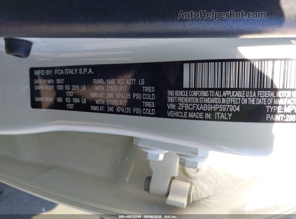 ZFBCFXAB9HP597904 2017 FIAT 500X White Vista del compartimento del motor