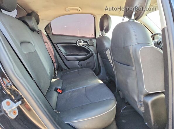 ZFBCFXCB0HP546062 2017 FIAT 500X Black Widok wnętrza z tyłu