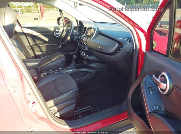 ZFBCFXCB8HP524875 2017 FIAT 500X Red Widok wnętrza z przodu