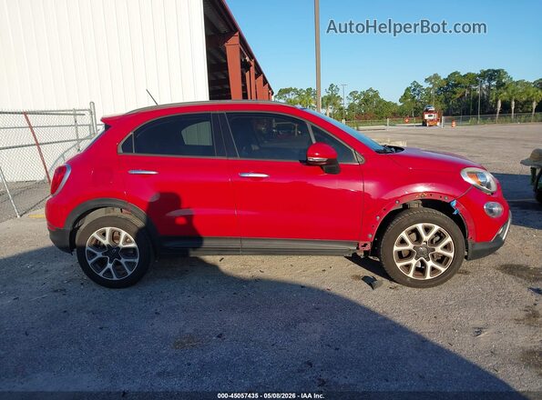 ZFBCFXCB8HP524875 2017 FIAT 500X Red Widok wnętrza z tyłu