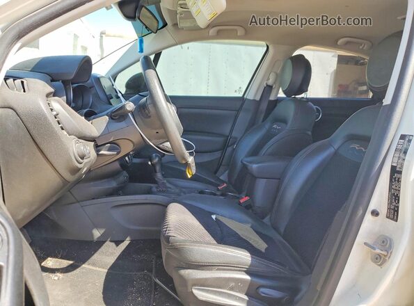 ZFBCFXCB9JP695978 2018 FIAT 500X White 