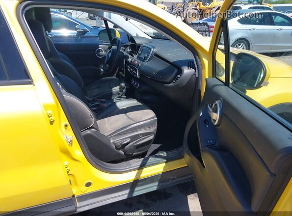 ZFBCFYCT3GP478997 2016 FIAT 500X Yellow Widok wnętrza z przodu