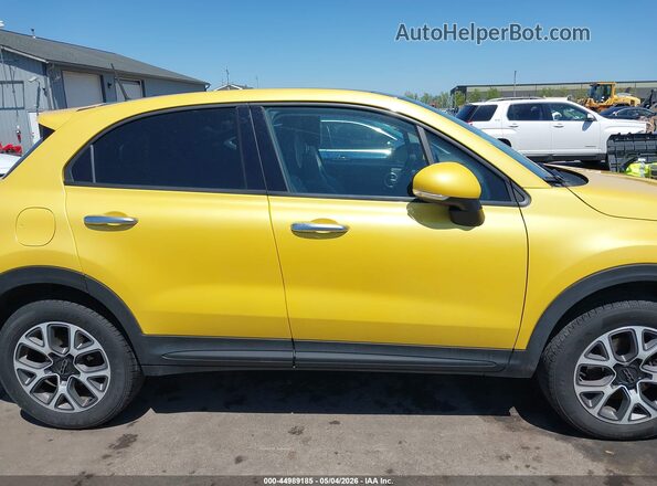 ZFBCFYCT3GP478997 2016 FIAT 500X Yellow Widok wnętrza z tyłu