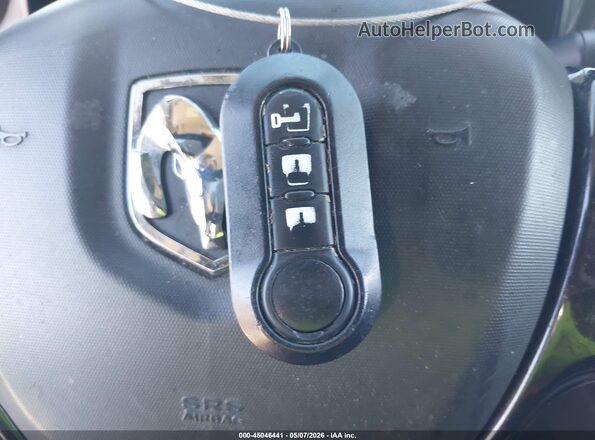 ZFBERFBB6J6L06103 2018 RAM PROMASTER CITY Red Widok deski rozdzielczej