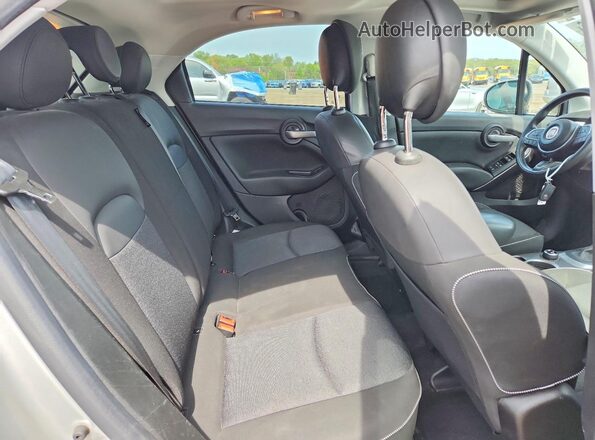 ZFBNFYA16KP775684 2019 FIAT 500X Silver Vista interior trasera