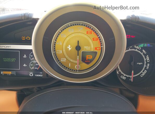 ZFF77XJAXH0226117 2017 FERRARI CALIFORNIA Red Vista de los asientos traseros