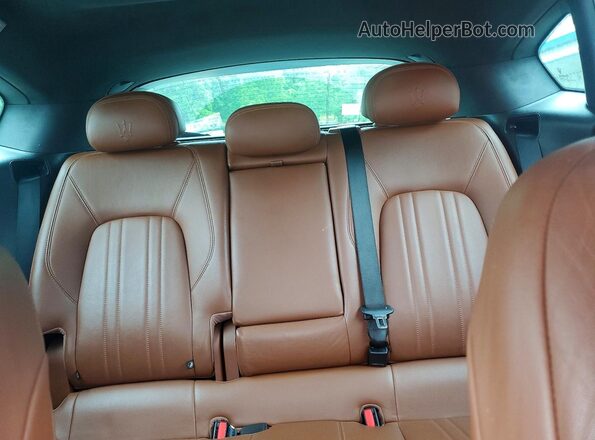 ZN661XUA4HX239247 2017 MASERATI LEVANTE Black 