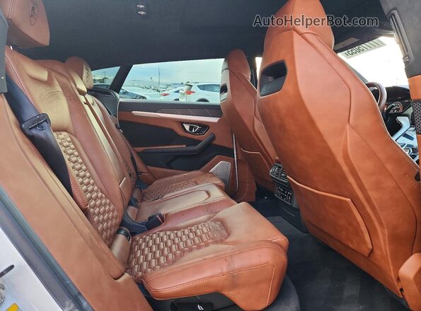 ZPBUA1ZL6MLA11454 2021 LAMBORGHINI URUS White Սալոնի հետևի տեսք