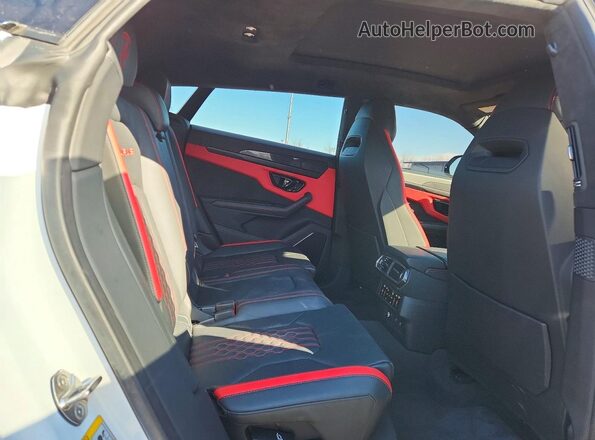 ZPBUB3ZL5RLA35194 2024 LAMBORGHINI URUS Белый Вид задней части салона