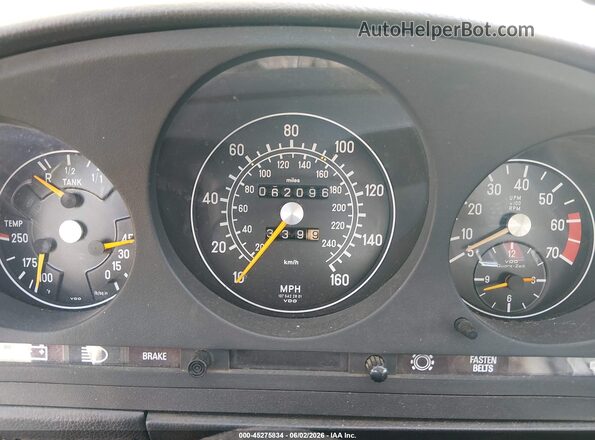 10704412036394    1977 MERCEDES-BENZ 450 Бежевый 
