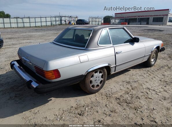 10704412036394    1977 MERCEDES-BENZ 450 Бежевый 