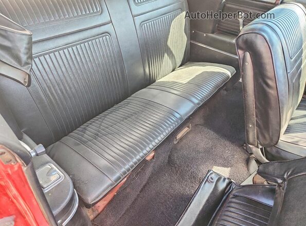 107675W220012 1965 CHEVROLET CORVAIR Red Vista de los asientos traseros
