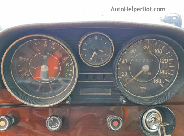 10801812075800 1971 MERCEDES-BENZ 280 Золотой Вид щитка приборов