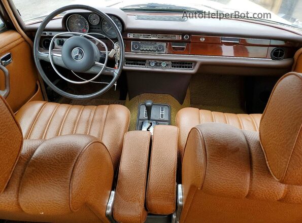 10801812075800 1971 MERCEDES-BENZ 280 Золотой Вид панели приборов