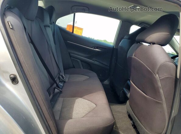 4T1B11HK3KU261325 2019 TOYOTA CAMRY Silver Vista interior trasera