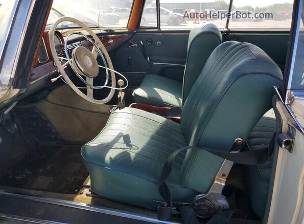 11102110024491 1963 MERCEDES-BENZ A-CLASS Белый Вид салона спереди
