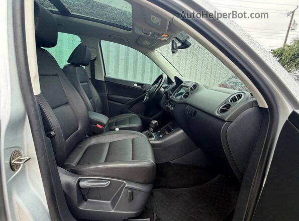 WVGRV7AX3HW506147 2017 VOLKSWAGEN TIGUAN Silver 