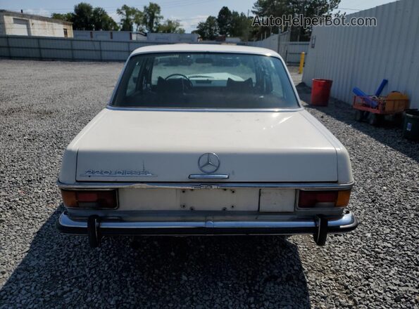 11511012102532 1970 MERCEDES-BENZ 220D Белый Вид сзади