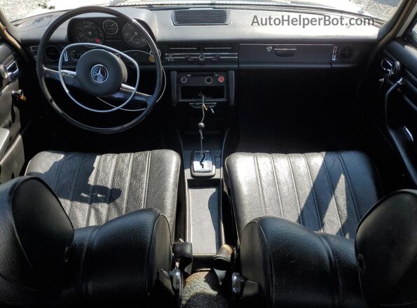 11511012102532 1970 MERCEDES-BENZ 220D Белый Вид панели приборов