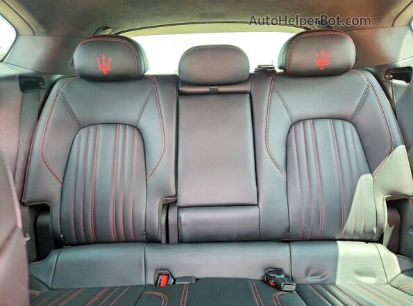ZN661YUL1HX241268 2017 MASERATI LEVANTE Black უკანა სალონის ხედი