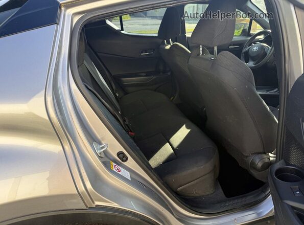 NMTKHMBXXKR067772 2019 TOYOTA C-HR Silver 
