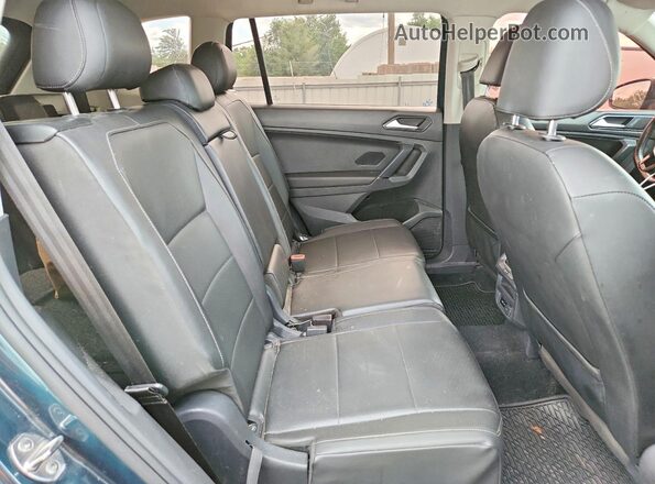 3VV3B7AX4JM025642 2018 VOLKSWAGEN TIGUAN Green 