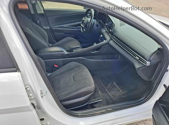KMHLM4AG6MU071217 2021 HYUNDAI ELANTRA White 