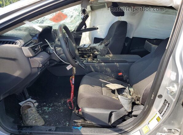 4T1DAACK6SU595395 2025 TOYOTA CAMRY Silver Widok deski rozdzielczej