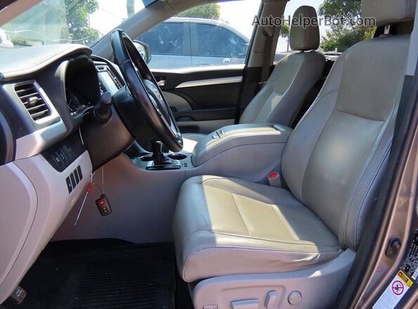 5TDJZRFH7JS847401 2018 TOYOTA HIGHLANDER Gray ხელსაწყოთა პანელის ხედი