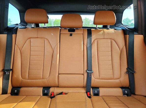 5UXTY5C03LLT32823 2020 BMW X3 Blue Widok wnętrza z tyłu