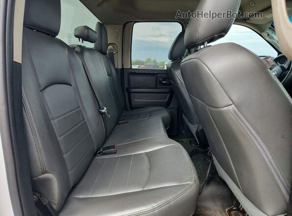 1C6RR6FG2KS603714 2019 RAM 1500 Белый Вид задней части салона
