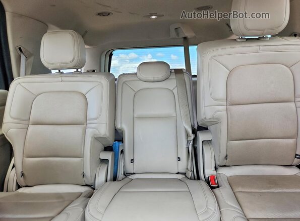 5LMJJ2MT0JEL00281 2018 LINCOLN NAVIGATOR Beige Rear interior view