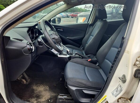 3MYDLBYVXJY311299 2018 TOYOTA YARIS White Widok wnętrza z przodu