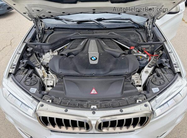 5UXKU6C37H0W38407 2017 BMW X6 White Widok deski rozdzielczej