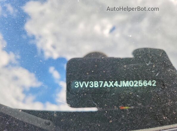 3VV3B7AX4JM025642 2018 VOLKSWAGEN TIGUAN Green 